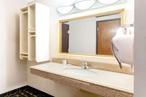 Baymont by Wyndham Memphis East - image 7