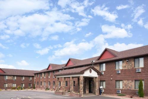 . Baymont by Wyndham Eau Claire WI