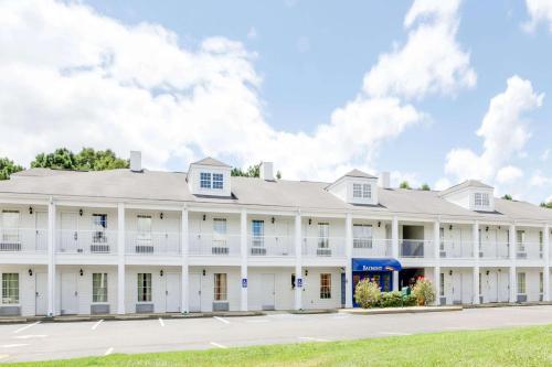 Baymont by Wyndham Ozark in Ozark, USA