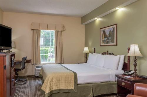 Baymont by Wyndham Lakeland - image 13