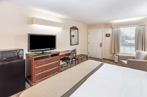 Baymont by Wyndham Valdosta at Valdosta Mall - image 8
