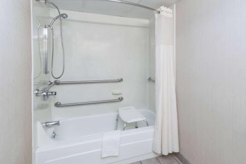Deluxe Double Room with Two Double Beds - Disability Access - Non-Smoking