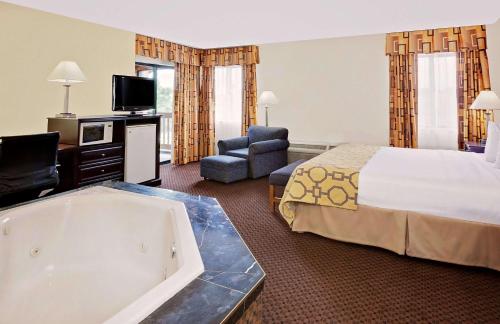 Deluxe King Suite - Non-Smoking