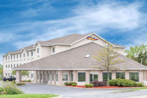 Baymont by Wyndham Freeport - Hotel