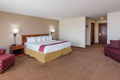 Seasons Inn & Suites Highland