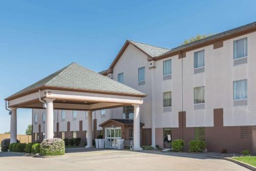 Seasons Inn & Suites Highland Highland