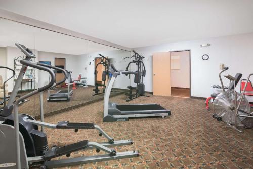 Baymont by Wyndham Hot Springs - image 7