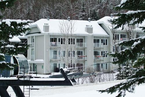 Exterior view, Condo 305 33 Chemin du Hameau by Les Chalets Alpins in Stoneham (QC)