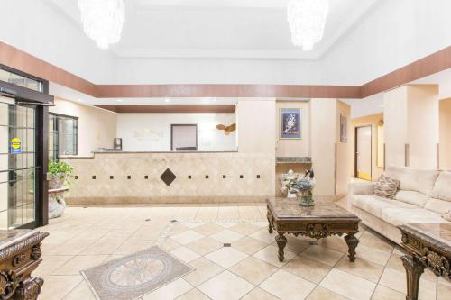 Baymont by Wyndham Oklahoma City North Frontier City - image 2