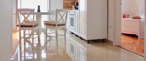 Apartment on the coast-Jere, Split (photo 10)