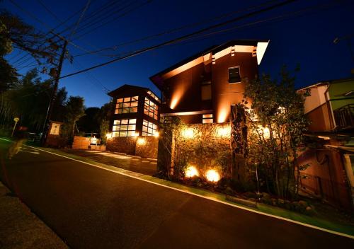 Balinese onsen ryokan Hakone Airu