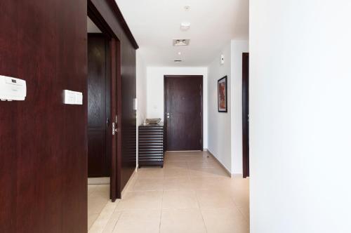 One Bedroom Apartment Dubai Fountain & Old Town View by Auberge, Дубай (фото 9)