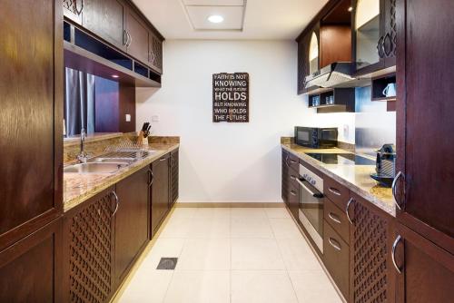 One Bedroom Apartment Dubai Fountain & Old Town View by Auberge - image 2