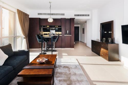 One Bedroom Apartment Dubai Fountain & Old Town View by Auberge - image 4