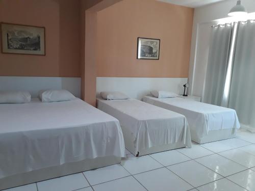 1 double bed, 2 twin beds