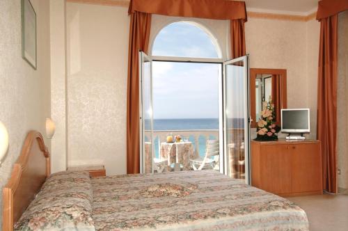 2 twin beds