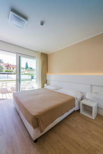 Superior Double or Twin Room image 10