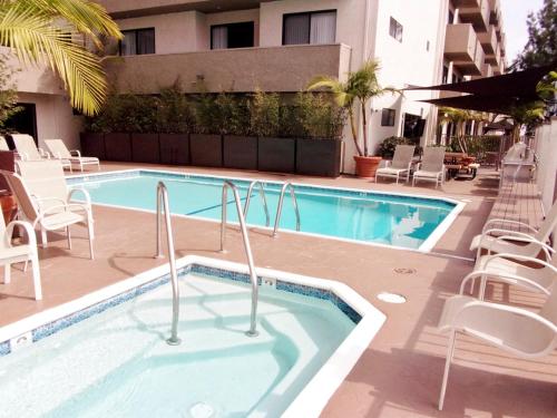 Book Hotels Near The J Paul Getty Museum Los Angeles Triphobo Westwood Apartment 306d