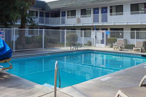 Dotări, Motel 6 Porterville, CA in Porterville