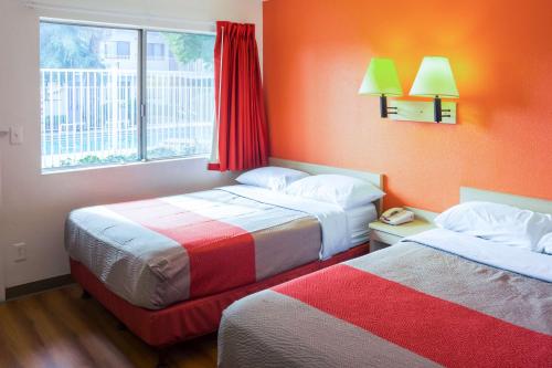 2 double beds