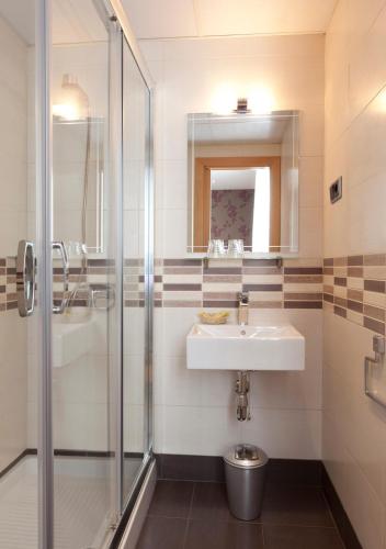Double Room image 5