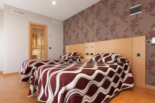 Double Room with Extra Bed (3 Adults) image 10