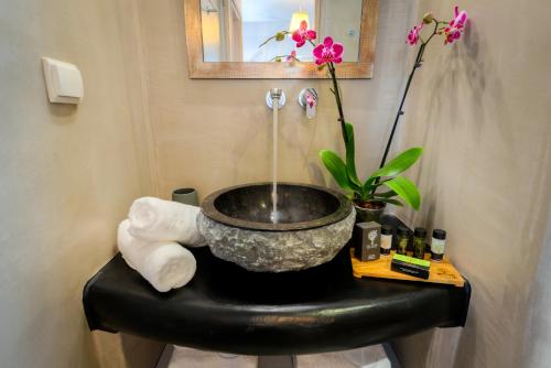 White Harmony Suites - image 12