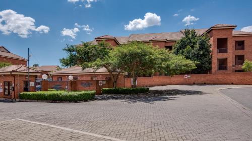 Exterior view, JoziStay @ Savannah Apartments in Roodepoort