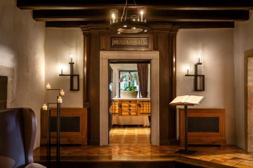 134888868 Hotel Grad Otočec - Relais Chateaux