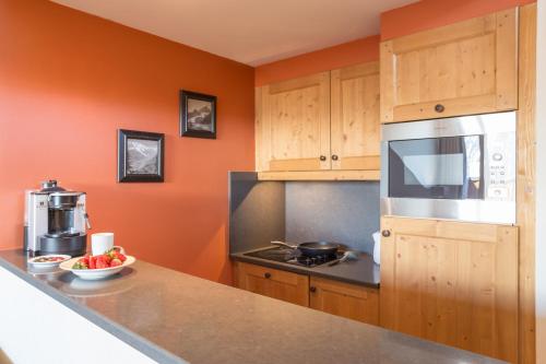 Three-Bedroom Apartment with Balcony - Mountain View (10 People)
