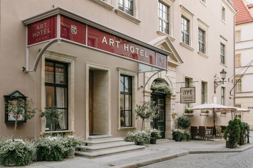 Art Hotel - image 14
