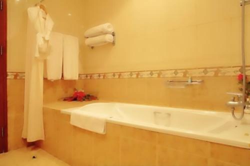 浴室, 金冠酒店- 阿魯沙 (Gold Crest Hotel - Arusha) in 阿魯沙