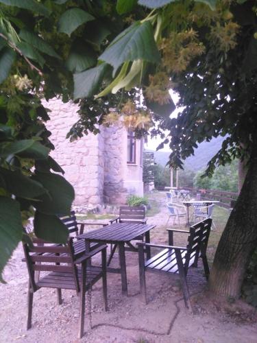 Létesítmények, Refugi Quatre Cases in Castellar de nhug