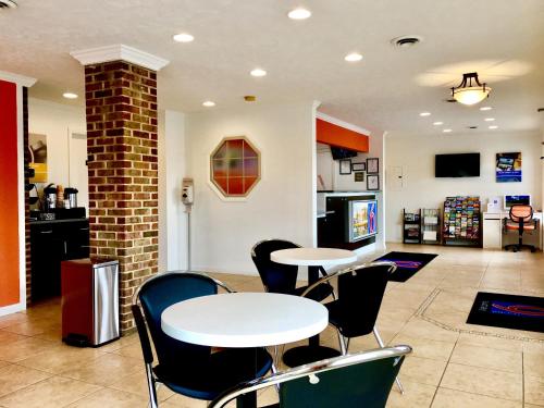 Motel 6-Hillsville VA - main image