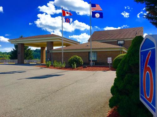 Motel 6-Hillsville VA - main image