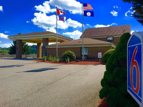 Motel 6-Hillsville, VA