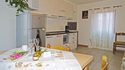  La Rotonda apartments by Gardadomusmea, Pension in Tremosine sul Garda