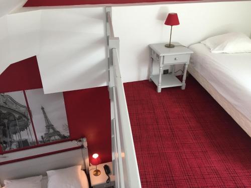 Hotel The Originals City Le Cardinal Rueil Centre - image 2