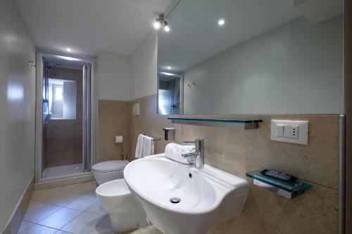 The Lion's House APT4 - image 10