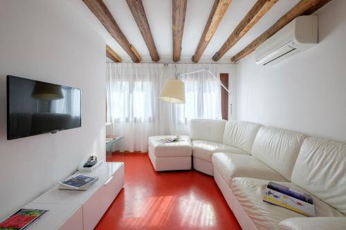 The Lion's House APT4 - image 7