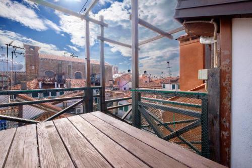 The Lion's House APT4 - image 13