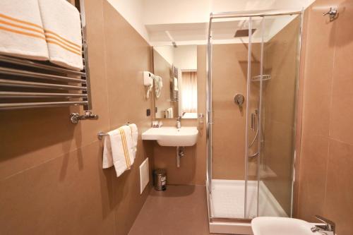 7th Floor Suite - image 6