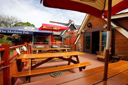 Madison Manor Boutique Hotel near คาซา โลมา