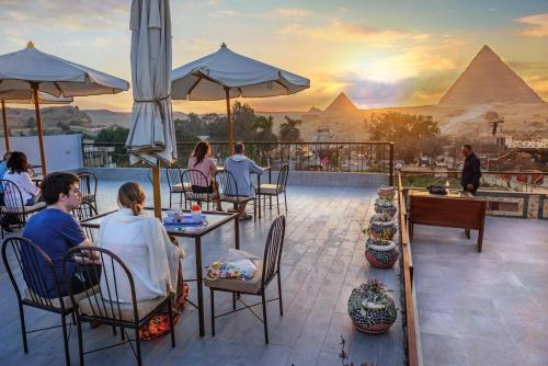 Patogumai, Pyramids View Inn in Giza