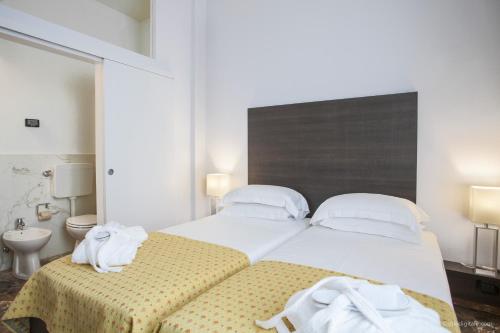 Twin Room image 6