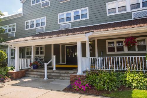 Ivy Court Inn and Suites - main image