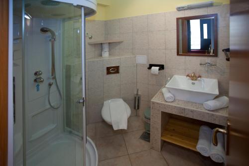 Authentic Luxury Rooms - image 5
