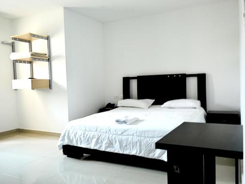 Hotel Intersuites Hotel Intersuites is conveniently located in the popular Barranquilla area. Featuring a complete list of amenities, guests will find their stay at the property a comfortable one. All the necessary fac