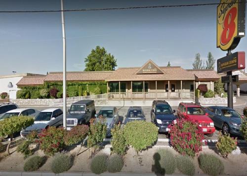 Super 8 by Wyndham Meadow Wood Courtyard – Reno, NV