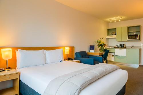 Astelia Apartment Hotel Ideally located in the Wellington Central area, Astelia Apartment Hotel promises a relaxing and wonderful visit. The property has everything you need for a comfortable stay. Facilities like laundry se